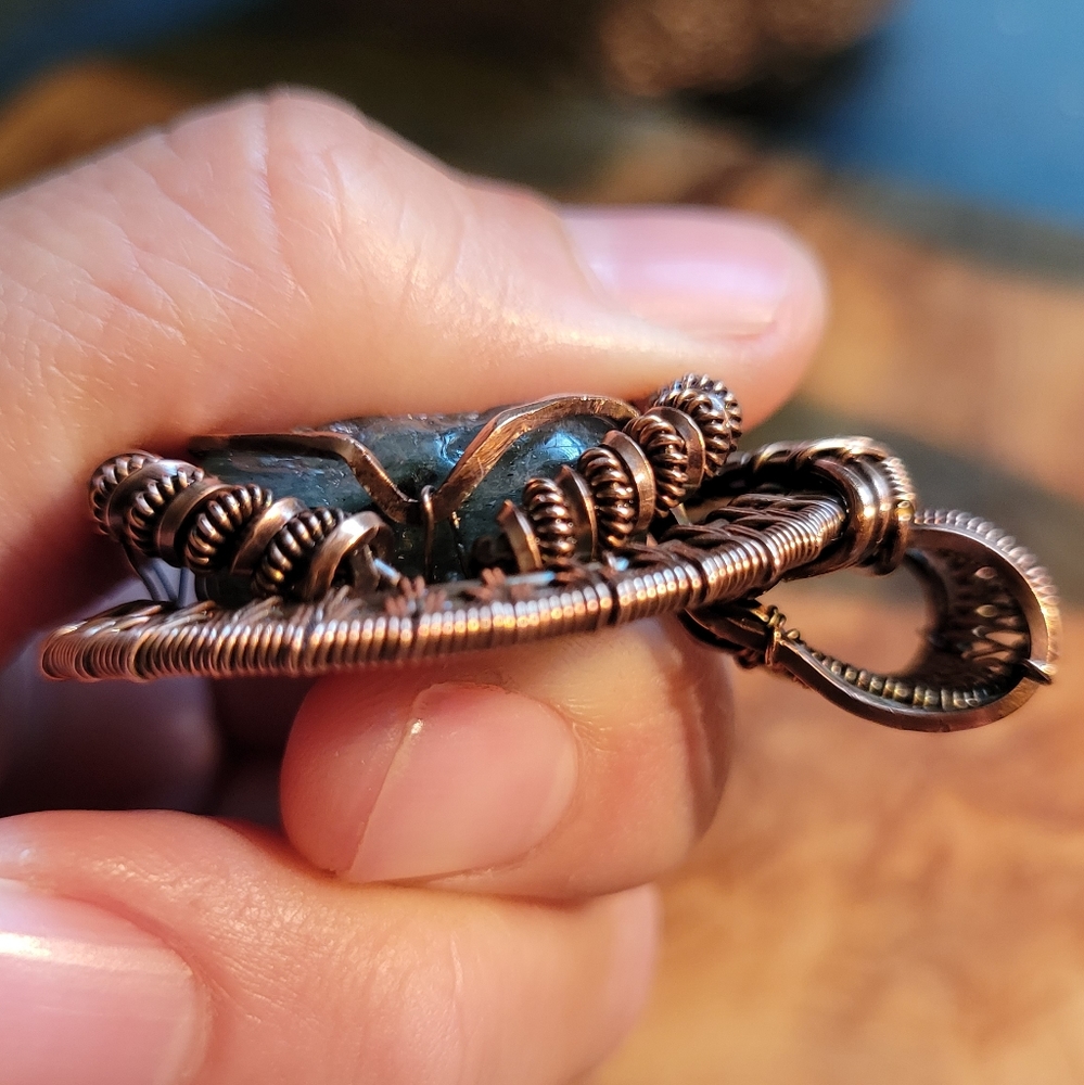 Labradorite Skull Necklace - Picture 4 of 4